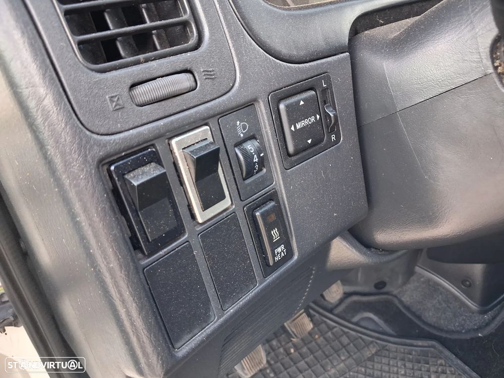 Toyota HiAce 2.5 D-4D Service 2.8T AC - 16