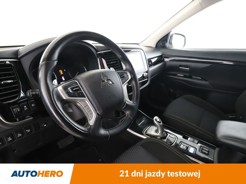 Mitsubishi Outlander - 11