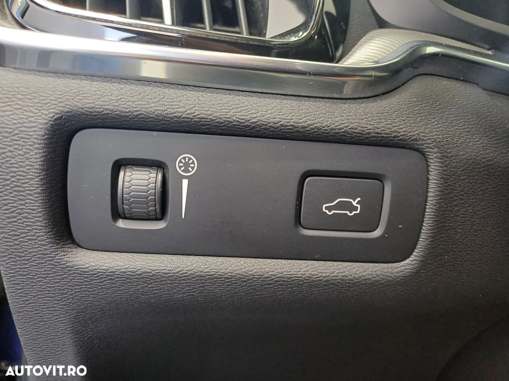 Volvo S60 B4 MHEV AT Plus Dark - 11