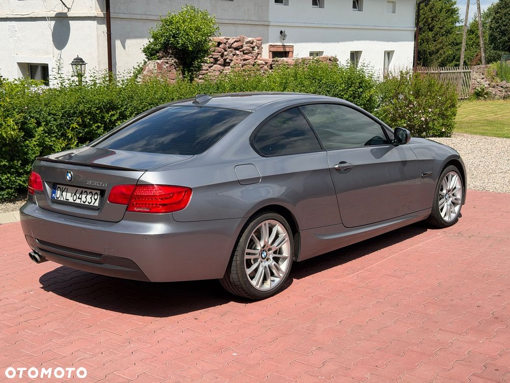 BMW Seria 3 330d xDrive - 14