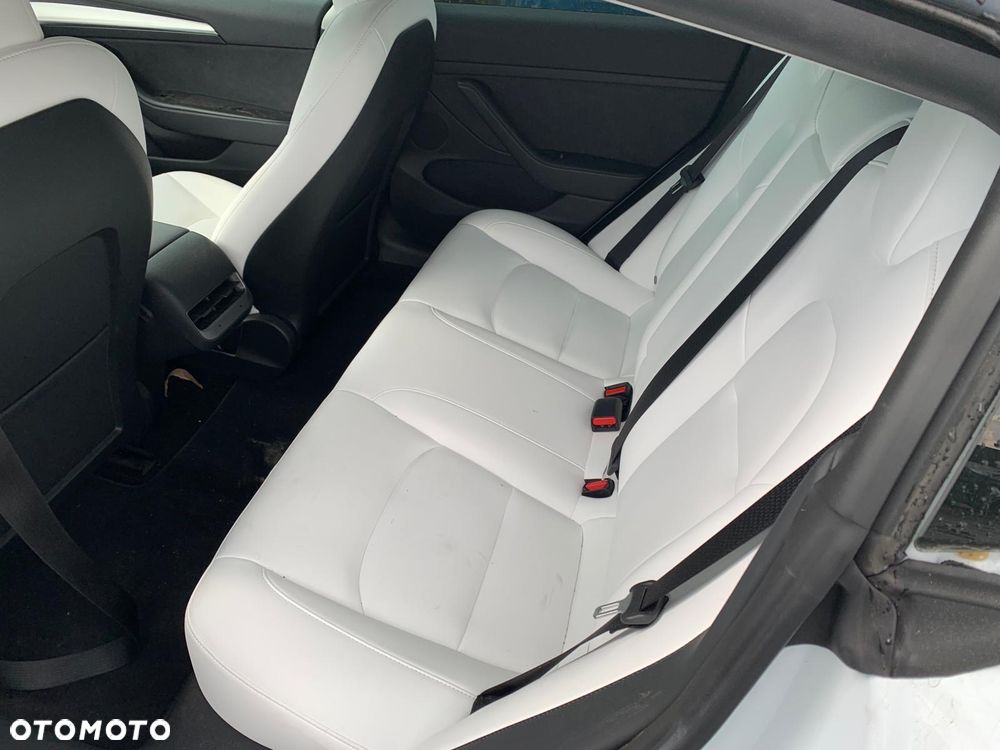 Tesla Model 3 - 6