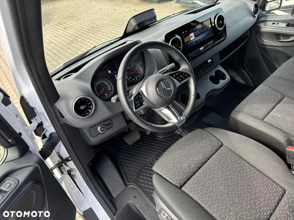 Mercedes-Benz Sprinter - 14