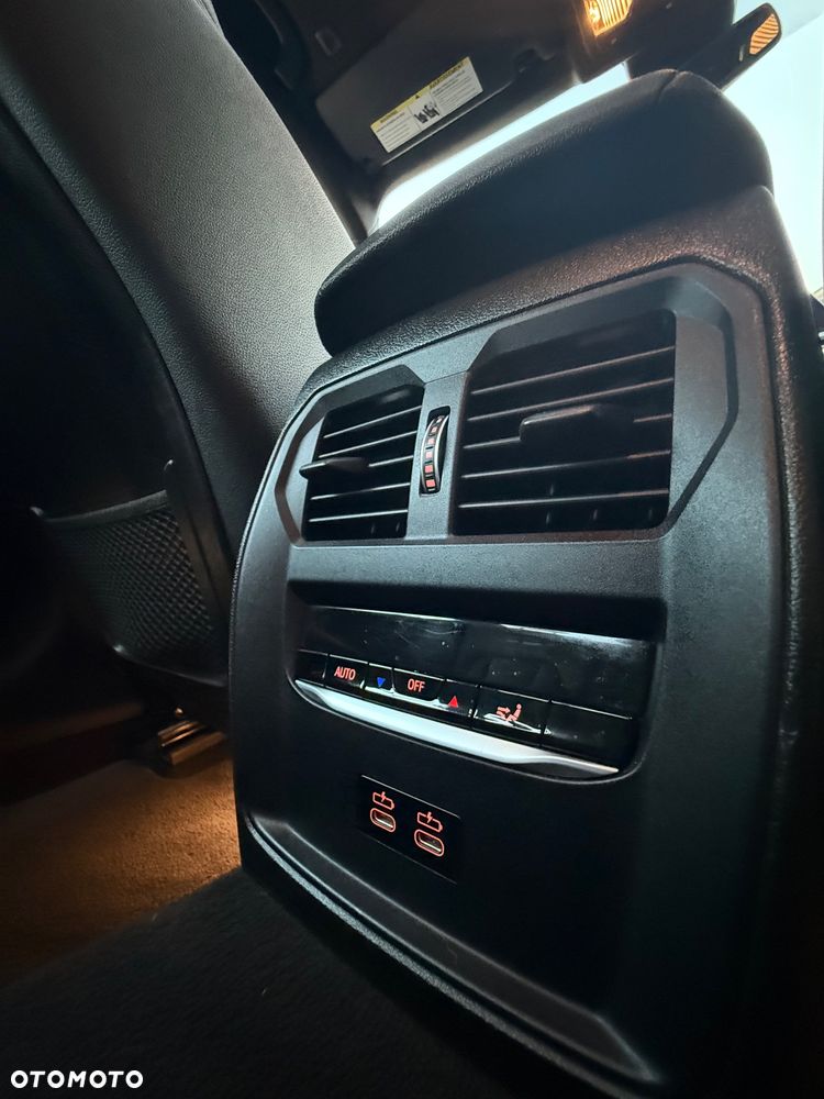 BMW Seria 3 330i xDrive Sport Line - 30