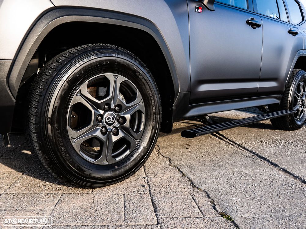 Toyota Land Cruiser - 36