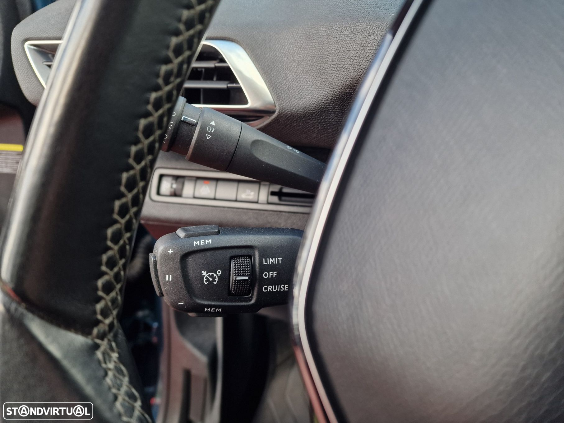 Peugeot 3008 1.2 PureTech Allure - 19