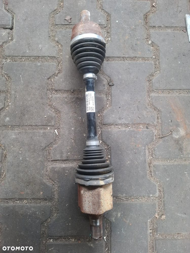 Volvo XC40 Półoś Lewa przód 32339175 - 1