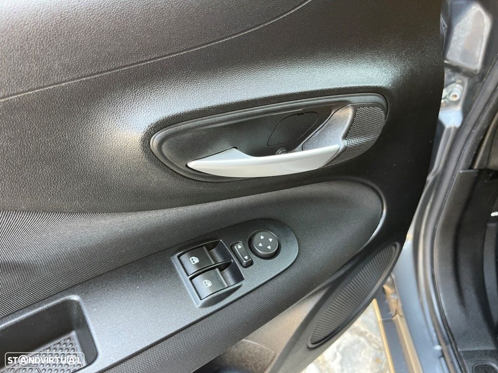 Fiat Punto 1.2 Lounge S&S - 23