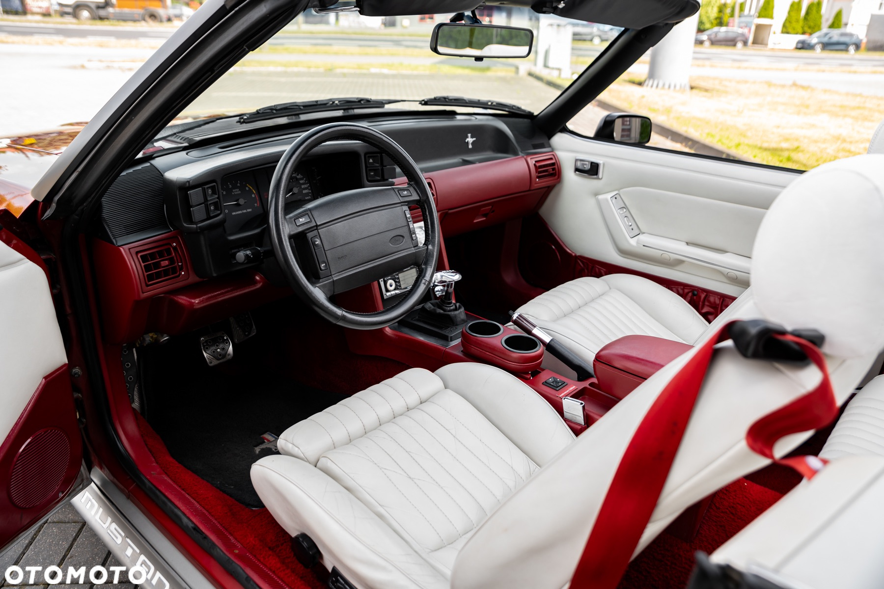 Ford Mustang 5.0 GT - 17