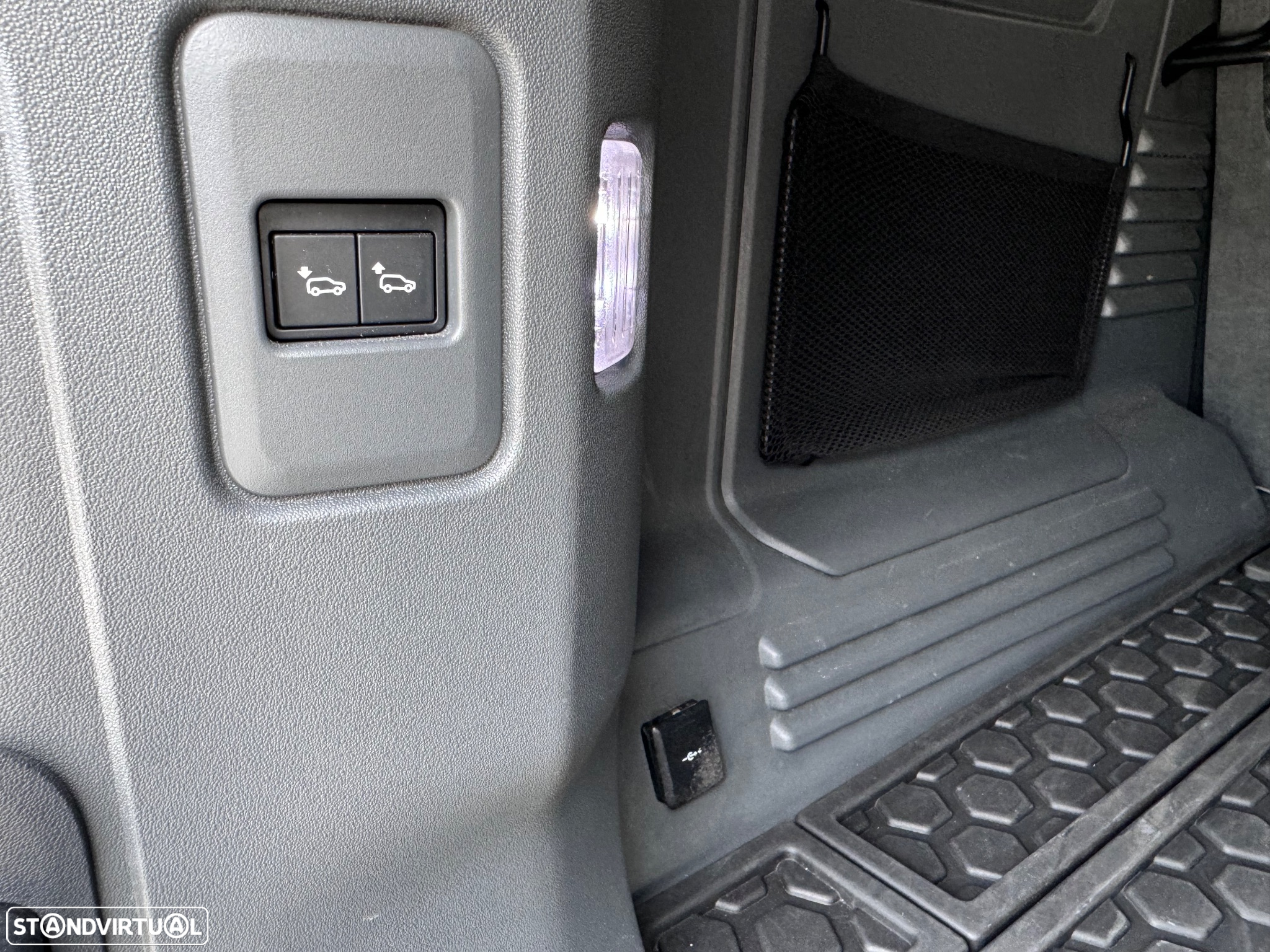 Land Rover Defender 2.0 D 110 AWD S - 20