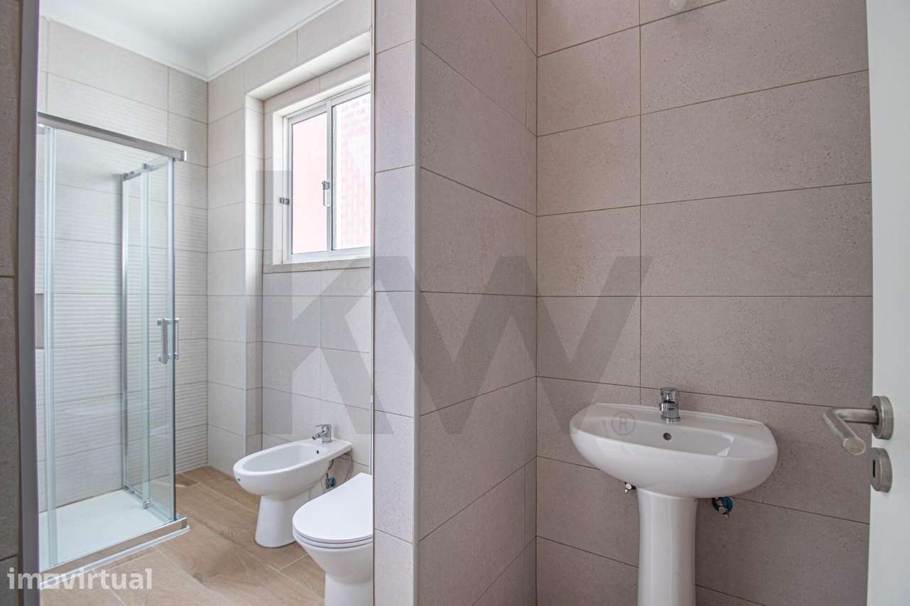 Renascido no Coração de Vila Franca: Espaçoso T3 Remodelado com Luz Na - Grande imagem: 3/28