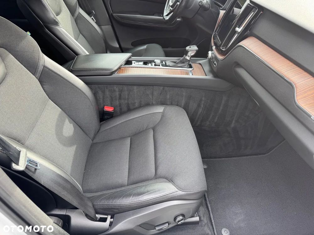 Volvo XC 60 D4 Momentum - 11