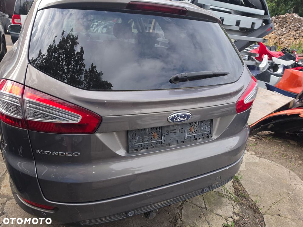 Klapa  tył  ford  Mondeo  Mk4 kombi  lift  w kolorze  LA - 2