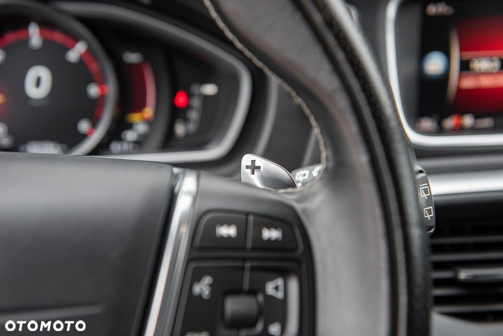 Volvo V40 D3 Geartronic RDesign - 21