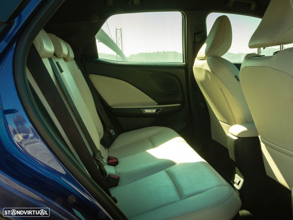 Lexus LBX Elegant - 14