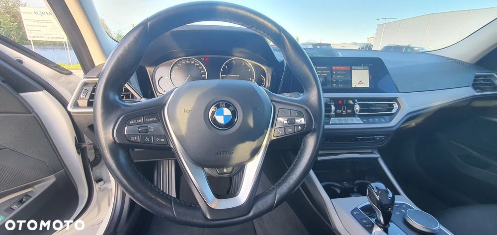 BMW Seria 3 318d - 29