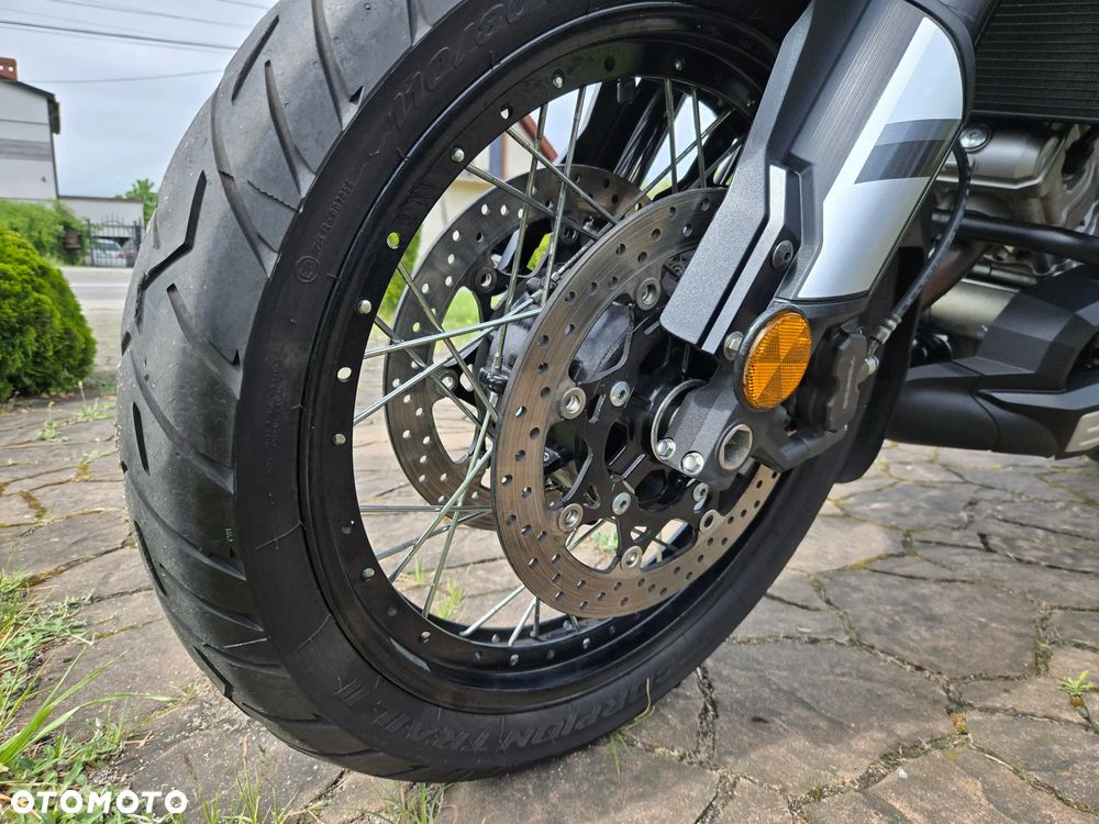 Suzuki V-STROM - 20