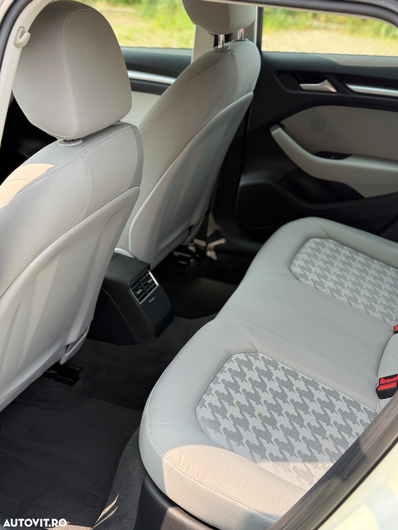Audi A3 1.6 TDI Sportback ultra Attraction - 8