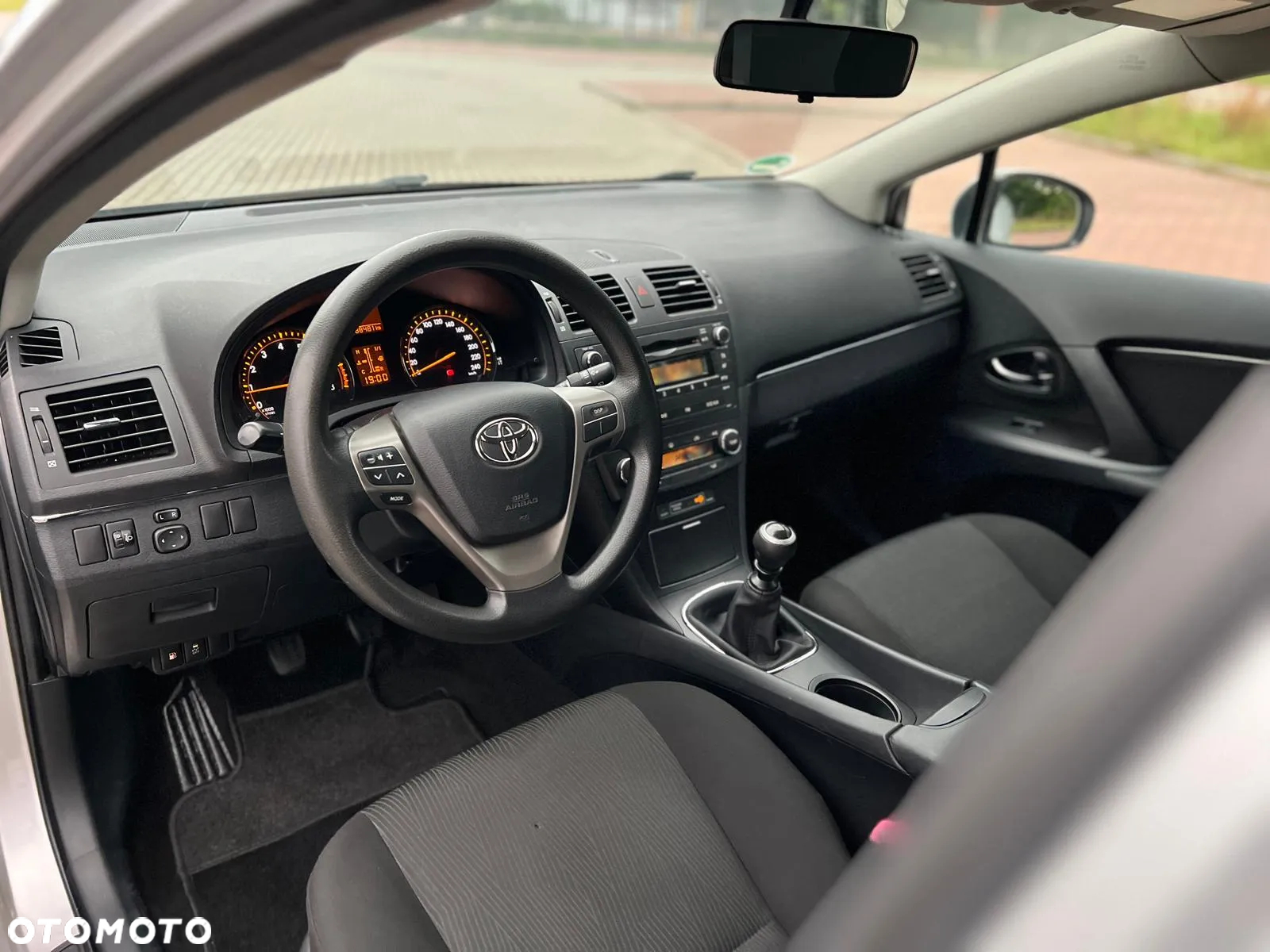 Toyota Avensis Combi 1.6 - 8