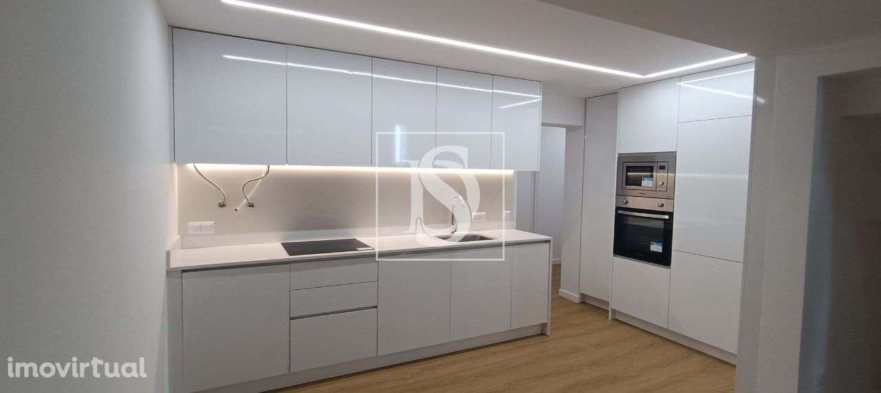 Moradia com terraço, em frente à PRAIA - Grande imagem: 2/42