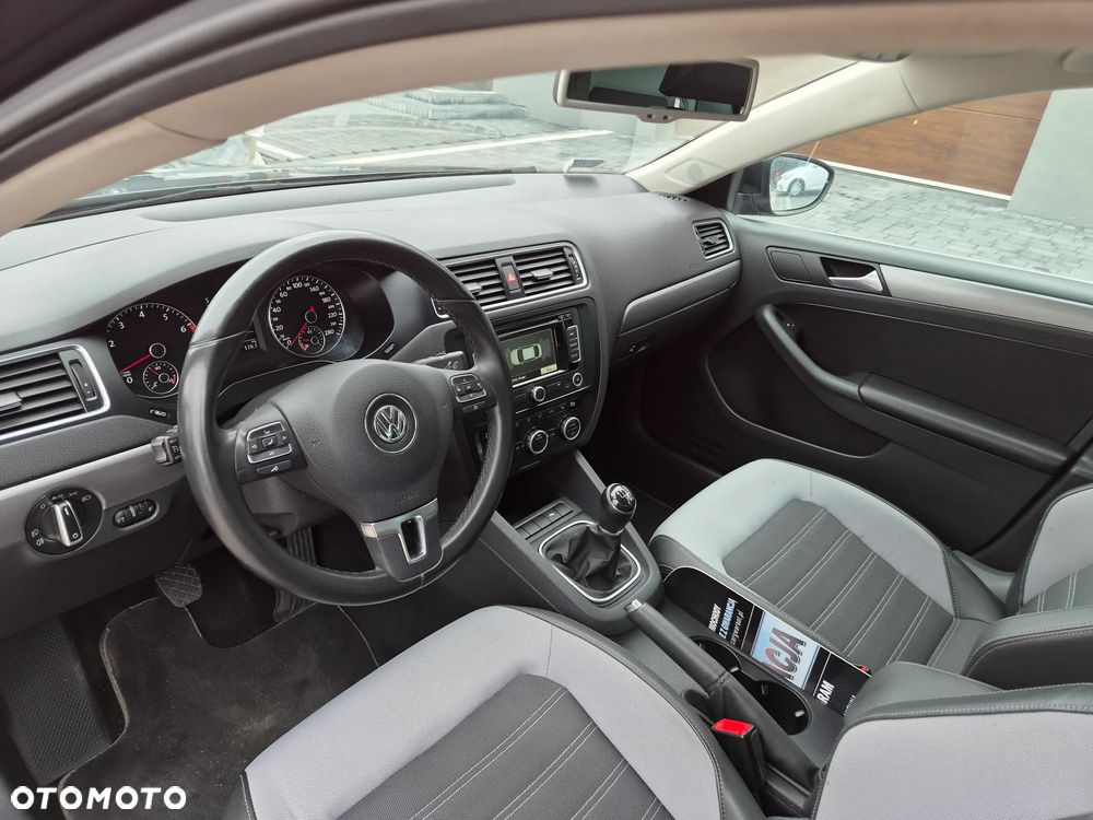 Volkswagen Jetta - 16