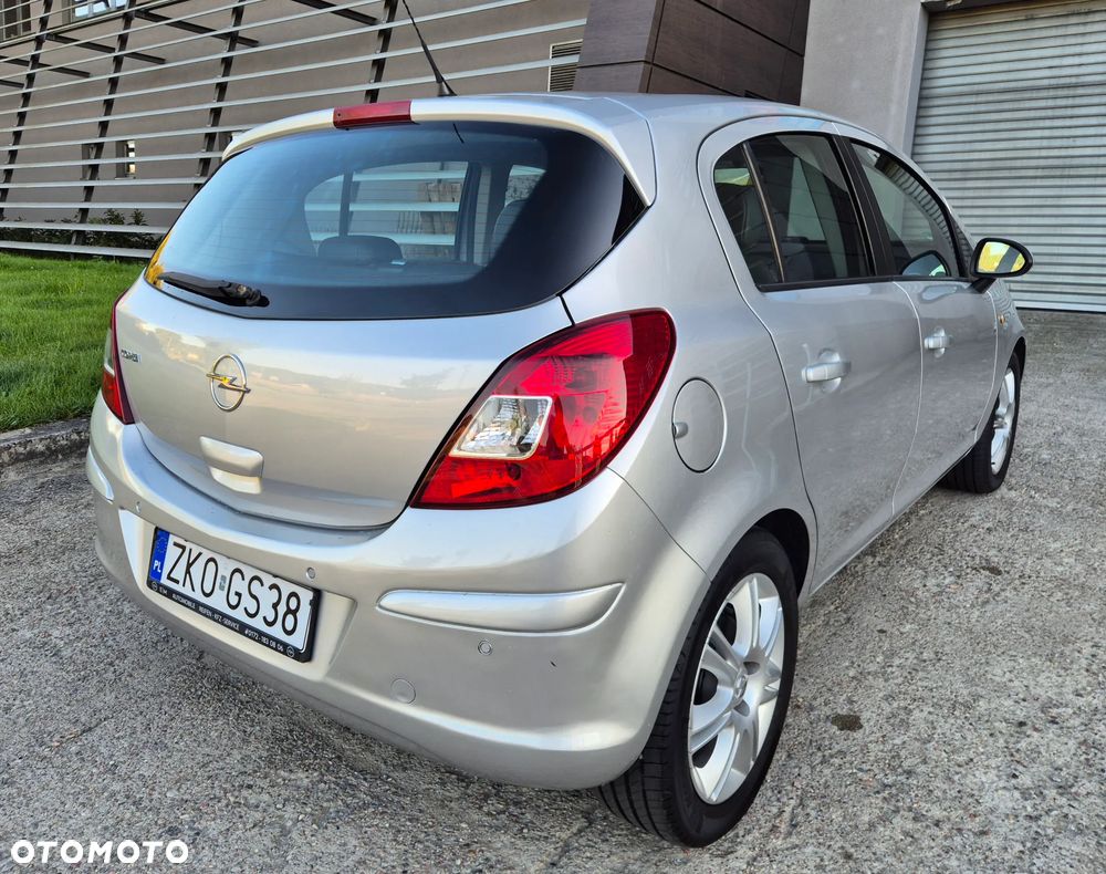 Opel Corsa 1.4 16V Innovation - 4