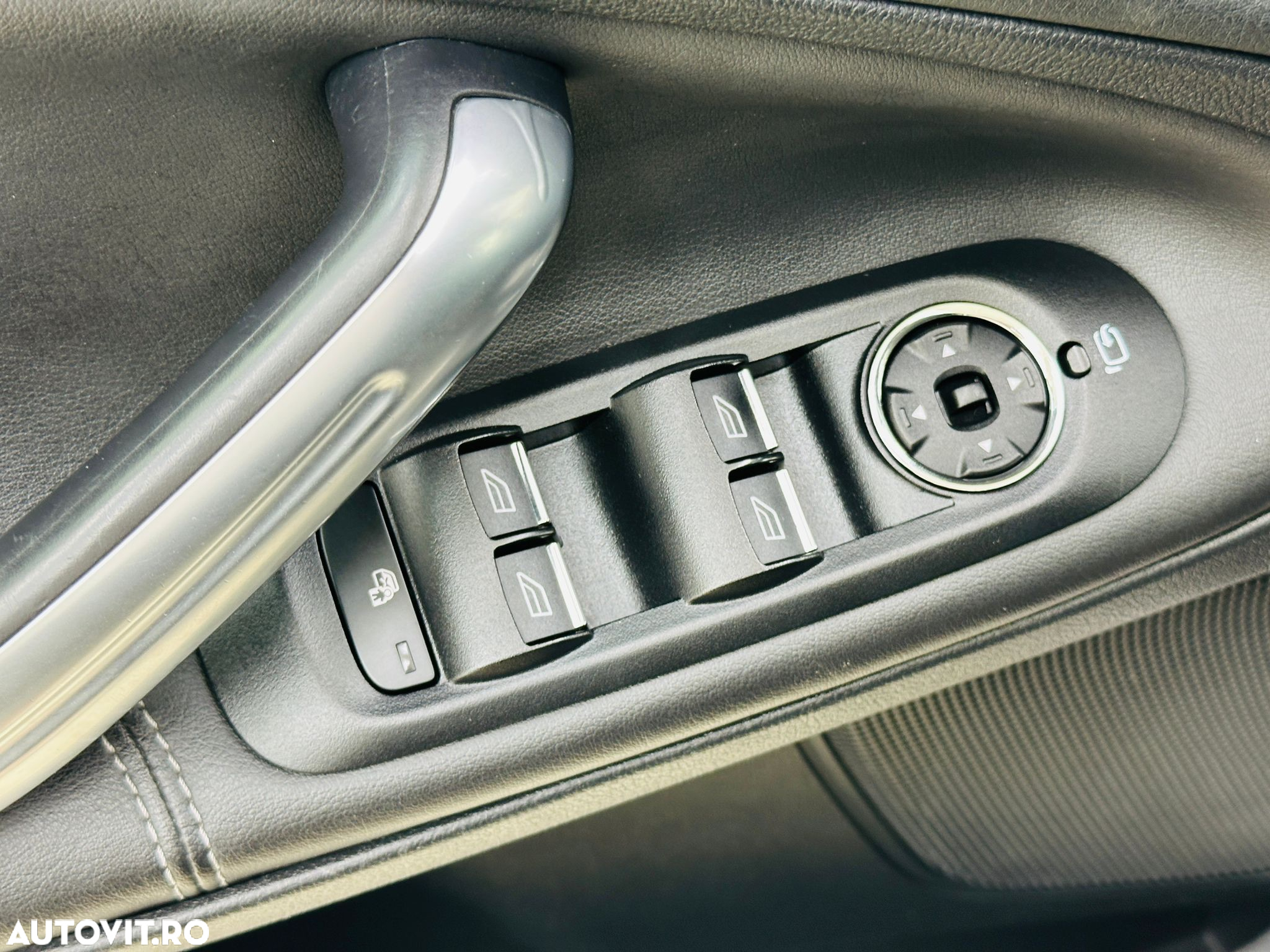 Ford S-Max - 17