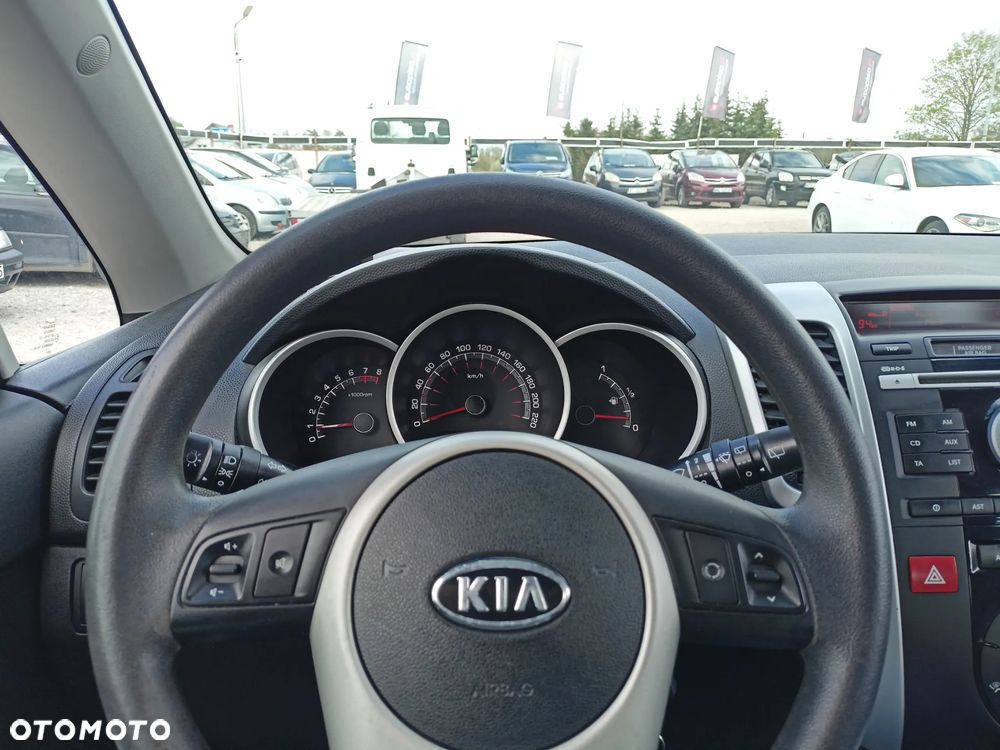 Kia Venga - 11