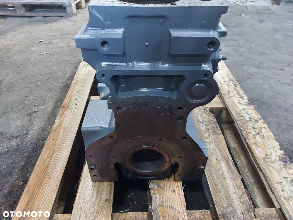 BLOK SILNIKA 836873096 MASSEY FERGUSON 8680 2011R - 7