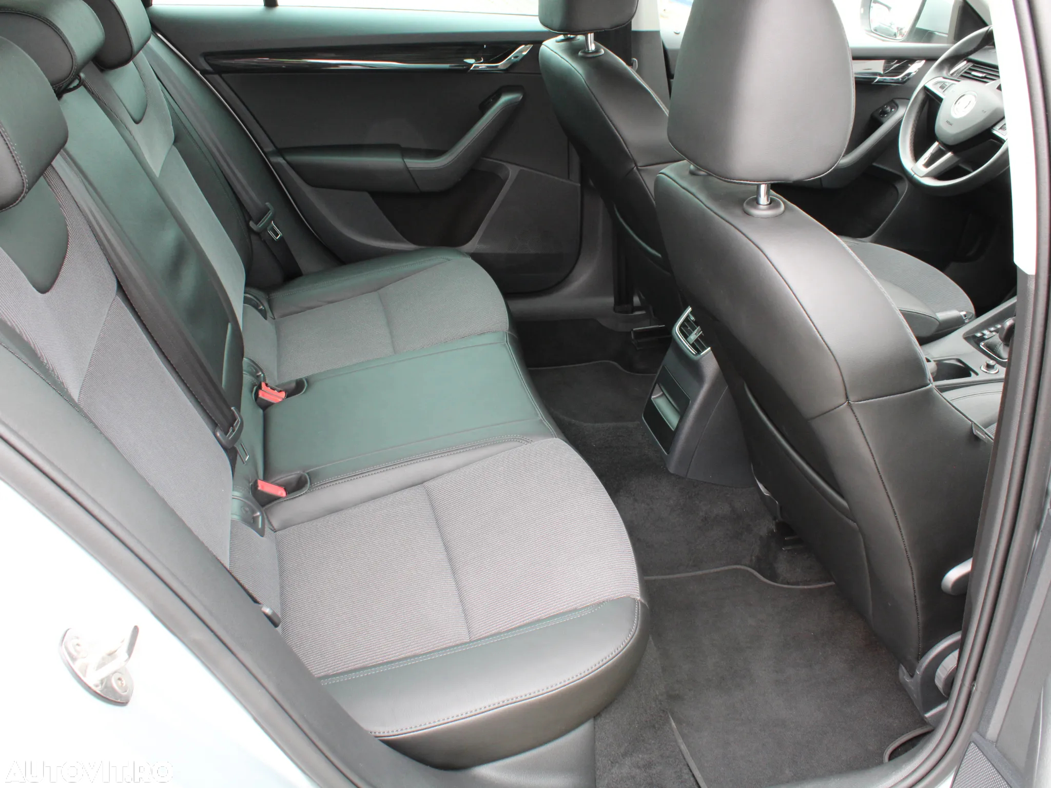 Skoda Octavia 2.0 TDI DSG Ambition - 12