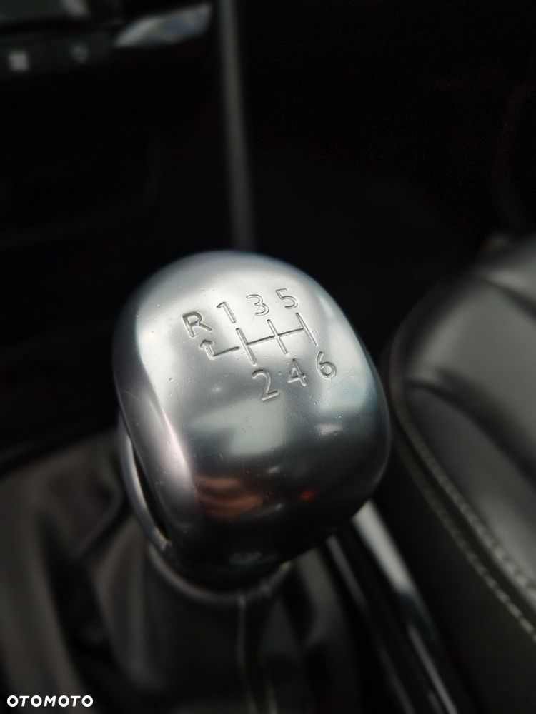 Peugeot 2008 1.2 Pure Tech Allure S&S - 20