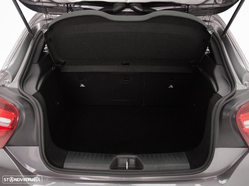 Mercedes-Benz A 180 d AMG Line - 11