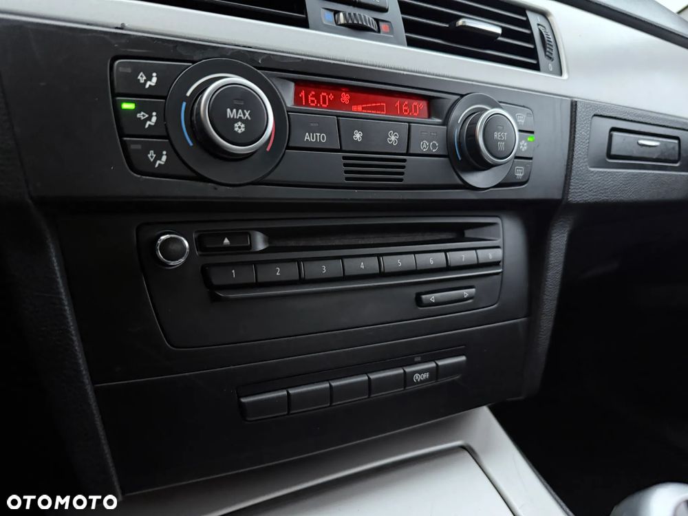 BMW Seria 3 318i - 13