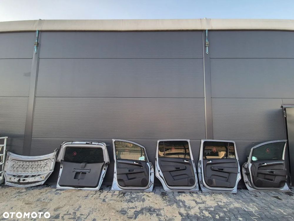 DRZWI KLAPA MASKA OPEL ZAFIRA II B - 38