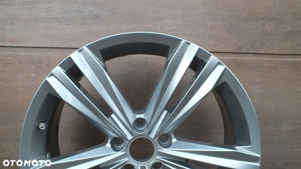 Felga aluminiowa 8,5 x 19 Volkswagen 760601025P - 2