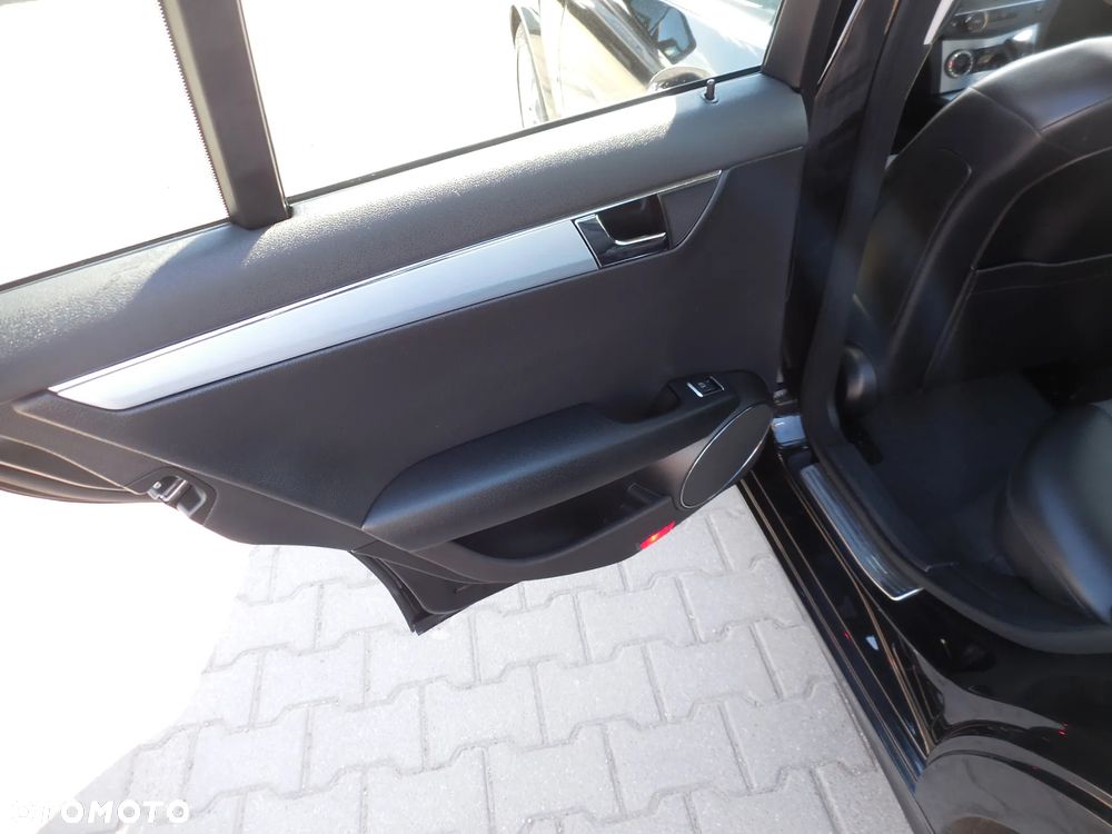Mercedes-Benz Klasa C 180 CGI Automatik BlueEFFICIENCY - 11