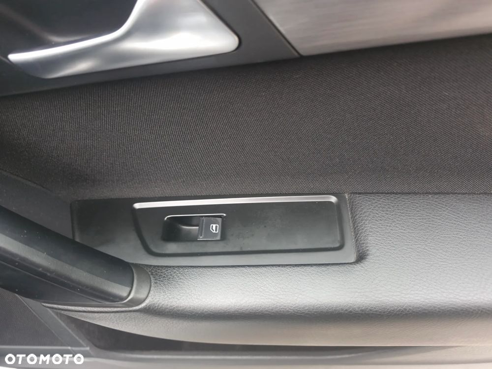 Volkswagen Passat 2.0 TDI DPF BlueMotion Technology Trendline - 16