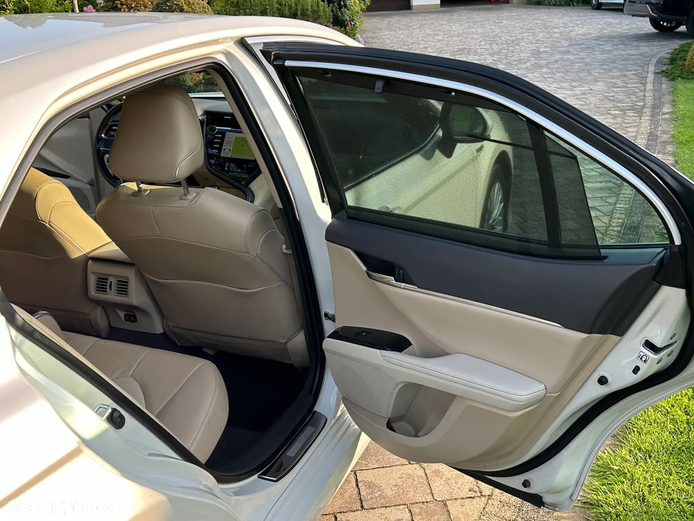 Toyota Camry 2.5 Hybrid Executive CVT - 27