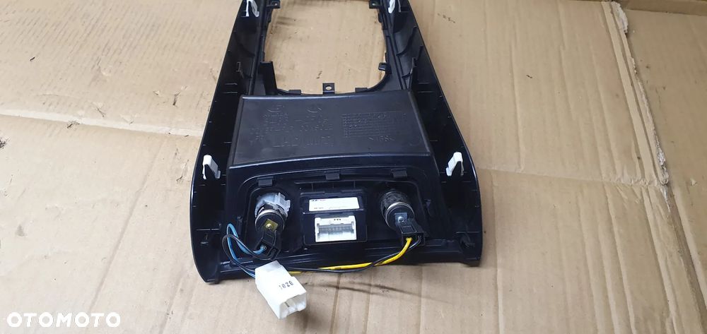 Tunel środkowy osłona tunelu USB AUX Hyundai I30 I 84651-2R041 - 6