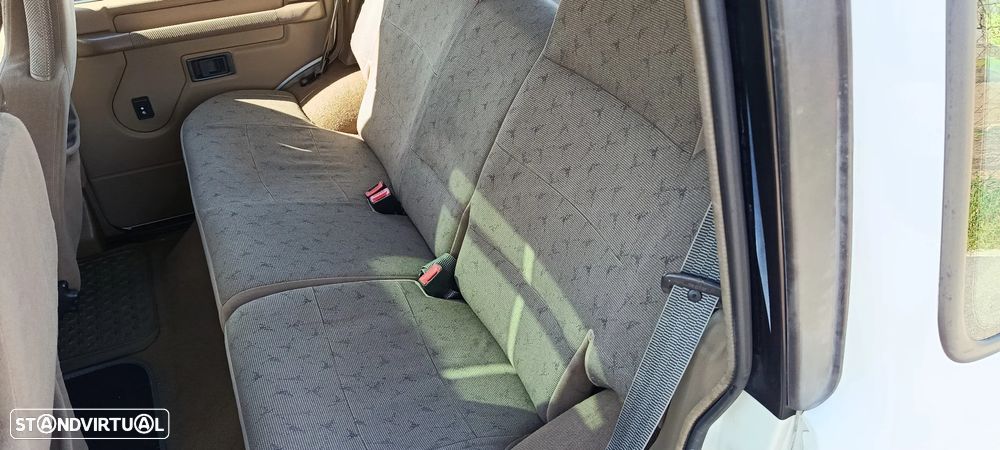 Land Rover Discovery 2.5 TDi - 14