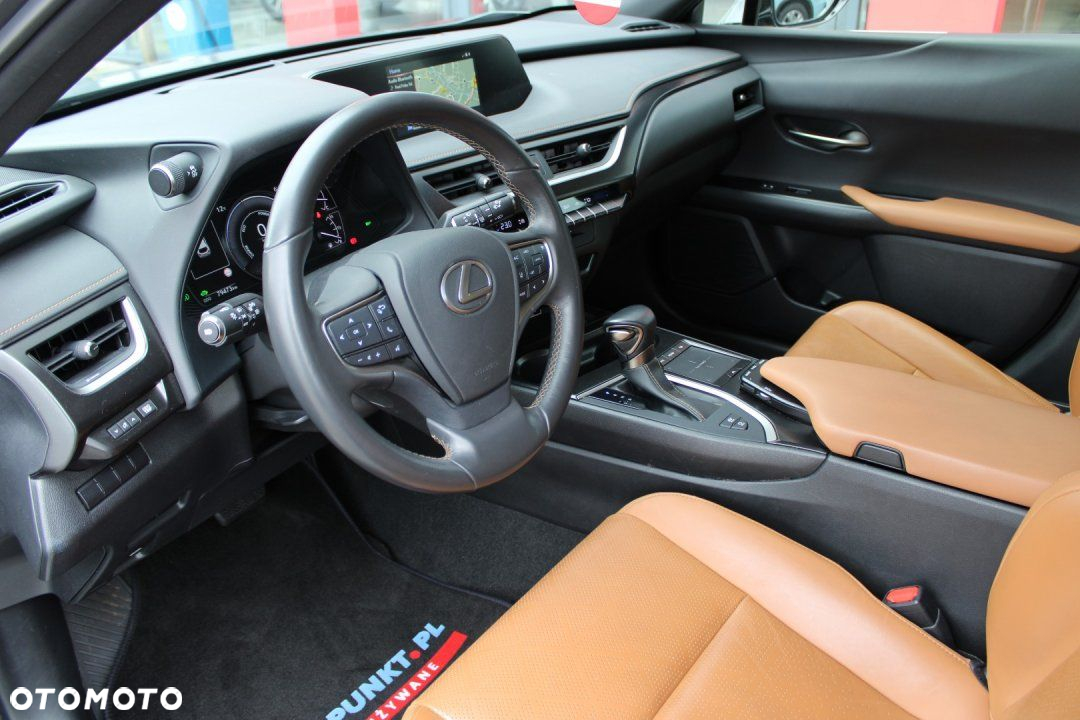 Lexus UX - 18