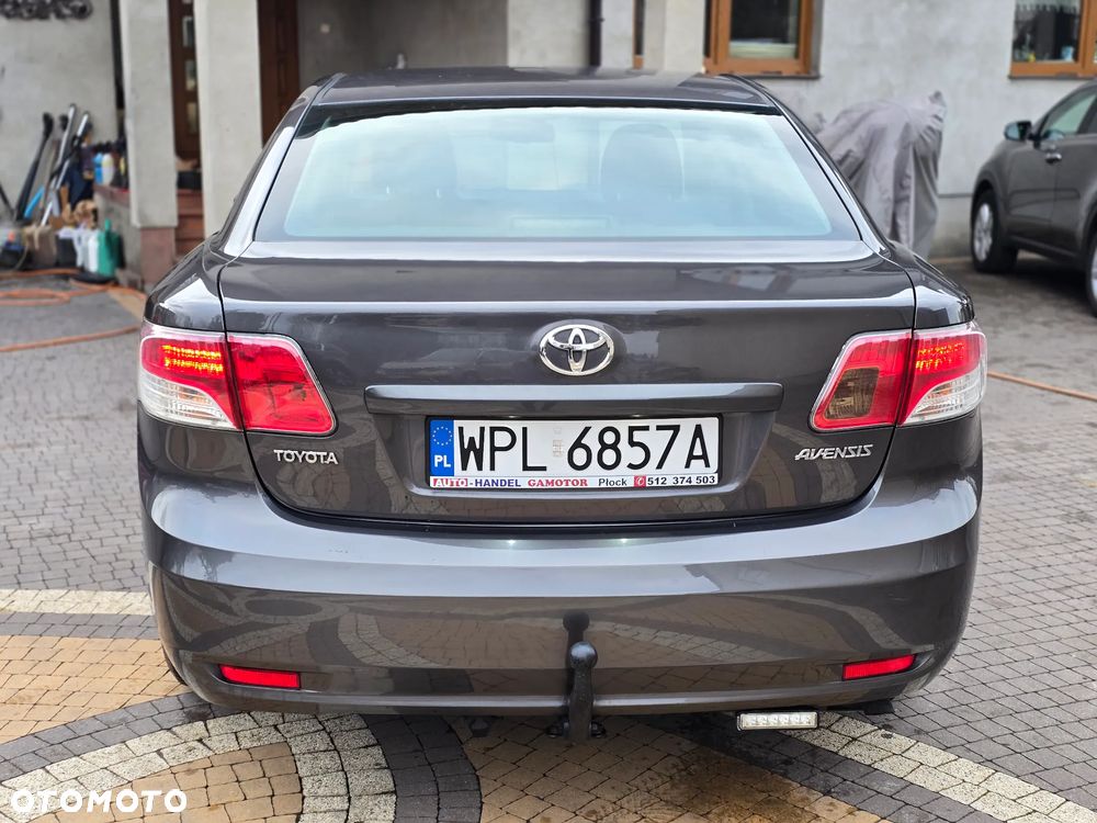 Toyota Avensis - 2