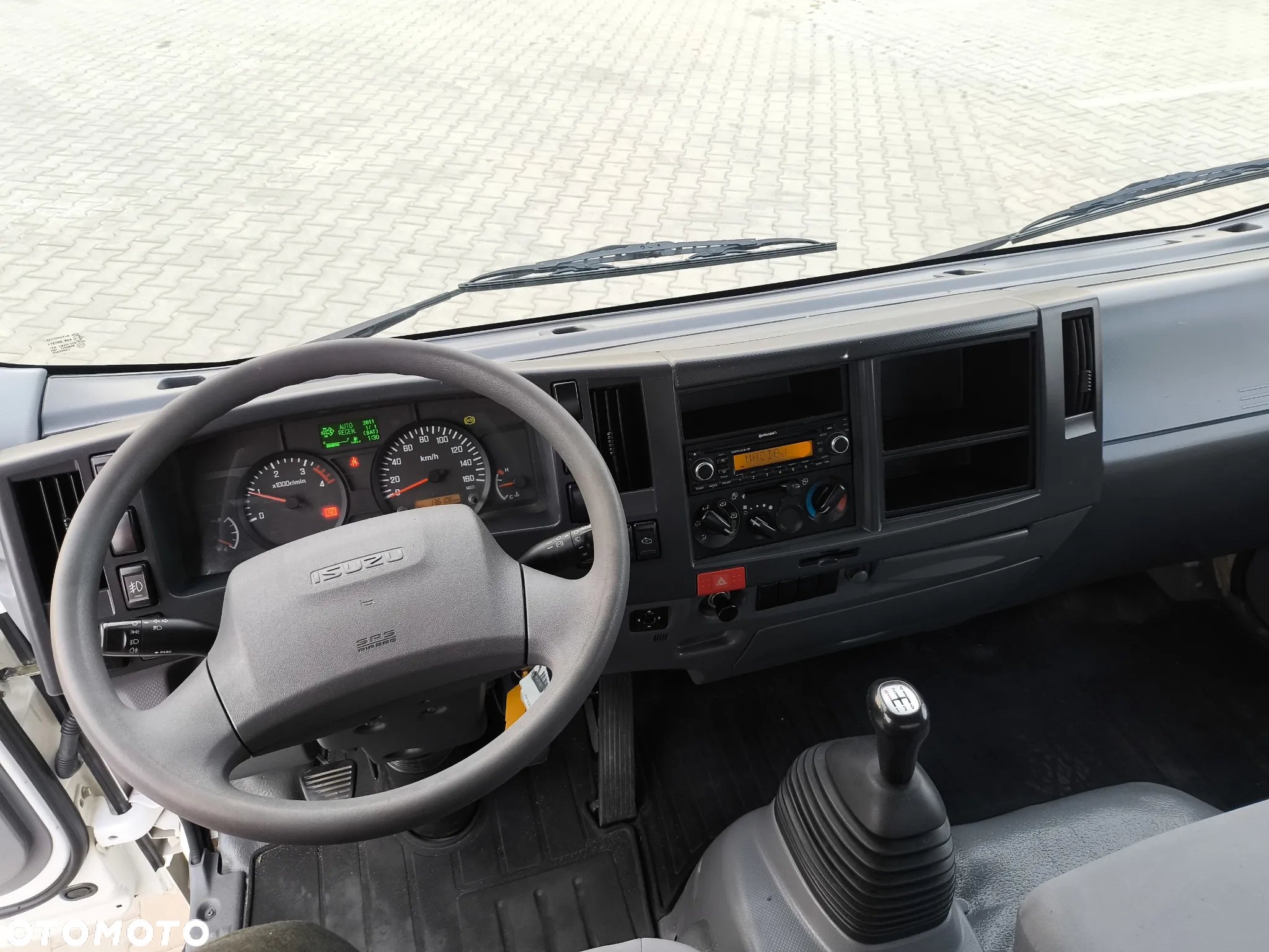 Isuzu N35 - 24