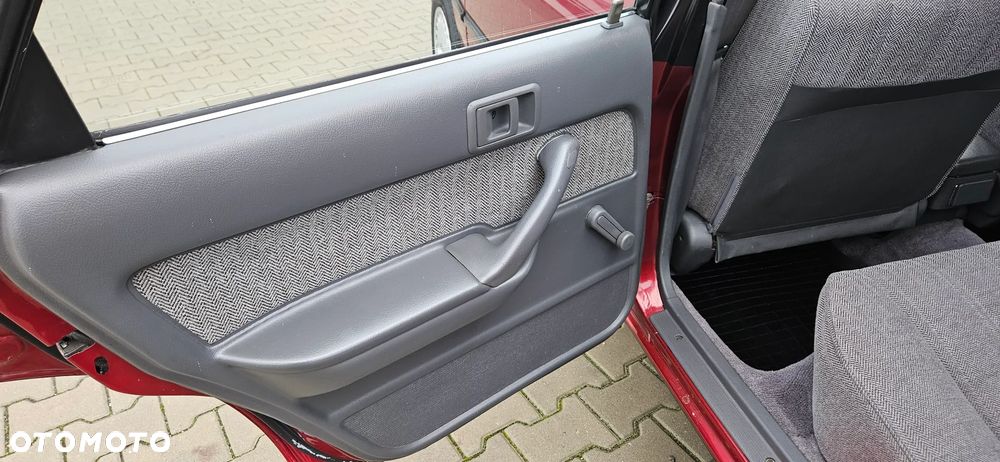 Toyota Camry 2.0 TD GL - 12