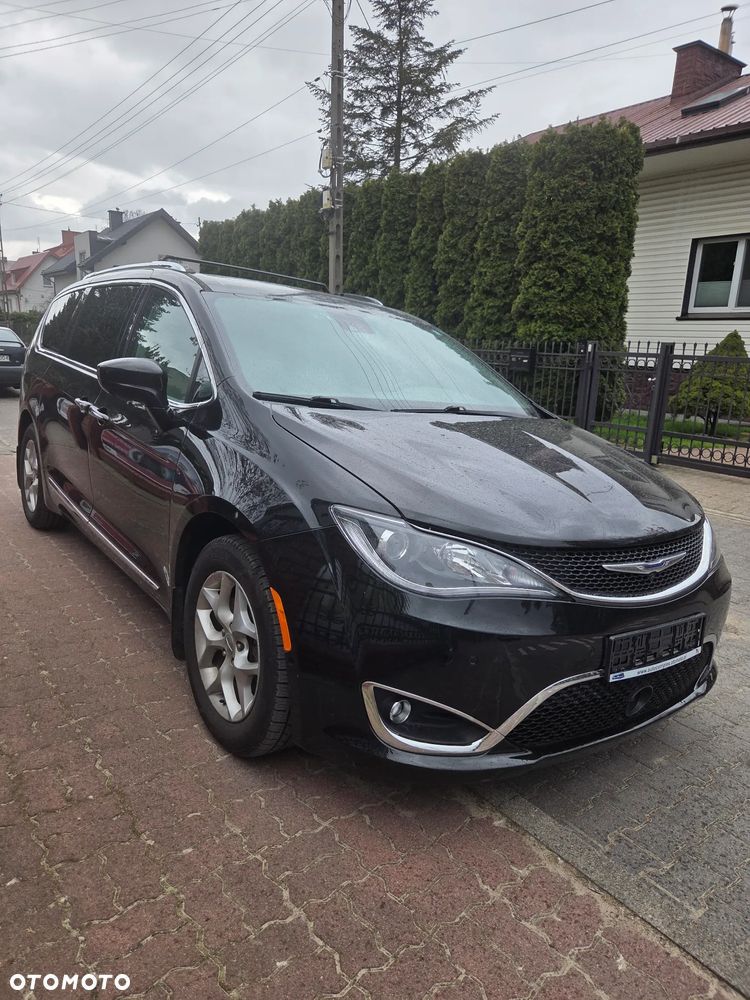 Chrysler Pacifica - 4