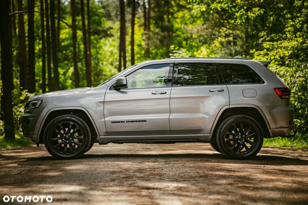 Jeep Grand Cherokee - 25