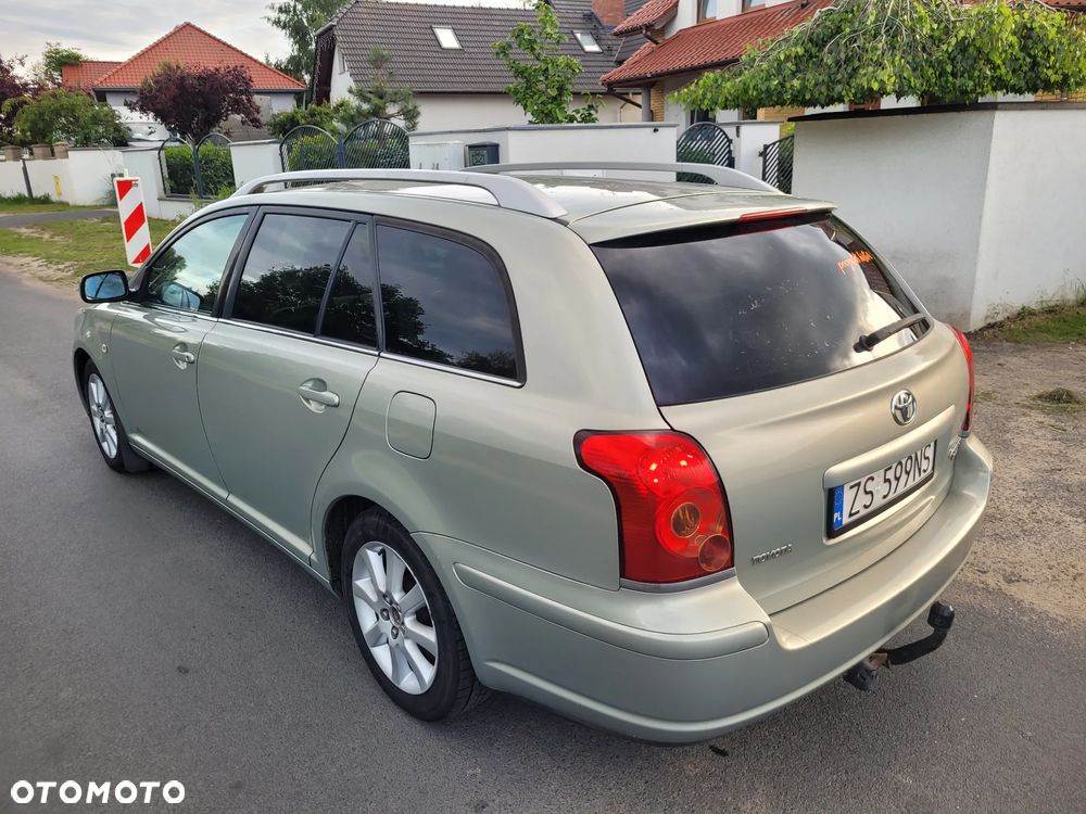 Toyota Avensis 2.0 D-4D Executive - 3