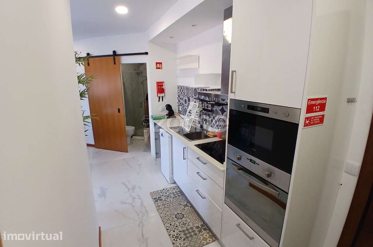 Apartamento Renovado e Mobilado em Miragaia — Porto - Grande imagem: 3/10