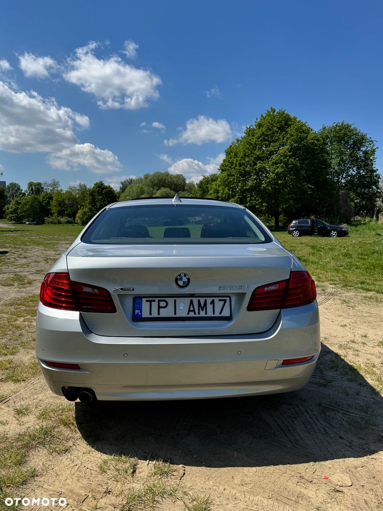 BMW Seria 5 528i xDrive Luxury Line - 4