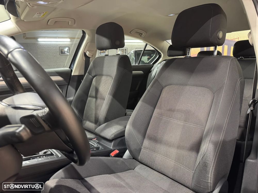 VW Passat 2.0 TDI Elegance DSG - 10