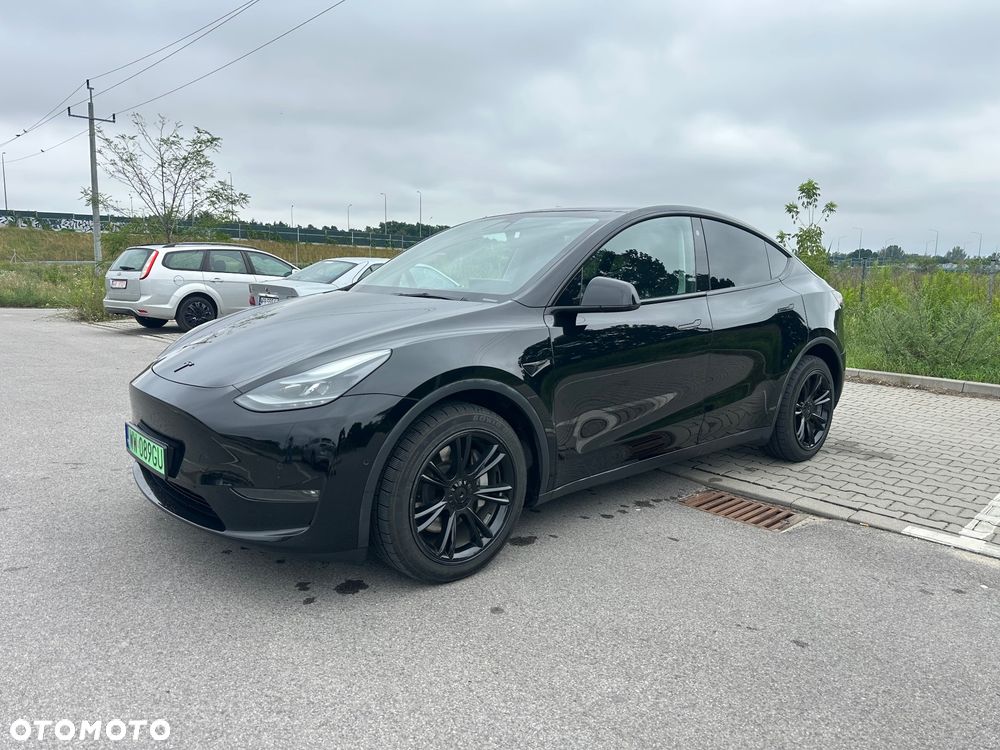 Tesla Model Y Long Range AWD - 2